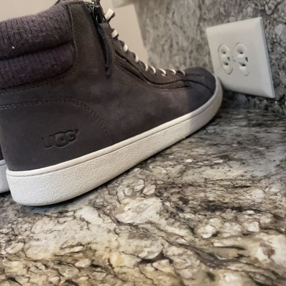 🤍🤎NEVER WORN UGG SNEAKERS🤎🤍 - Picture 5 of 5